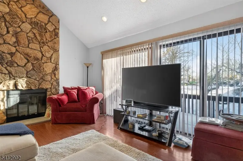 9 Kingsberry Dr, Franklin, NJ 08873 - #3