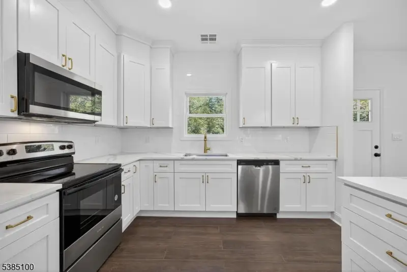 903 Aspen Ct, Crandon Lakes, NJ 07860 - #3