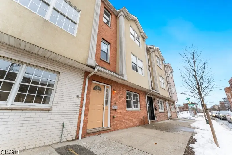 18 E Kinney St, Newark, NJ 07102 - #1