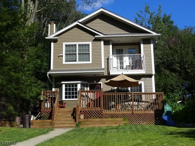 34 Race Track Dr, Upper Greenwood Lake, NJ 07480 - #2