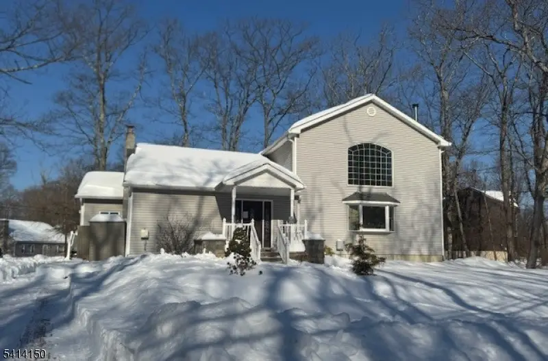 8 Lincoln Trl, Hopatcong, NJ 07843 - #1