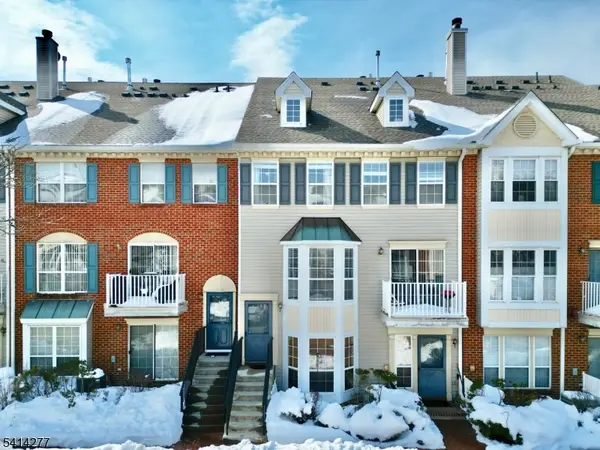 31 Dogwood St, Jersey City, NJ 07305