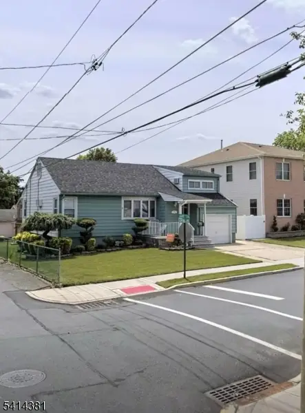 1074 Garry Ter, Secaucus Town, NJ 07094