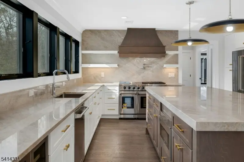 126 Emerson Ln, Berkeley Heights, NJ 07922 - #3