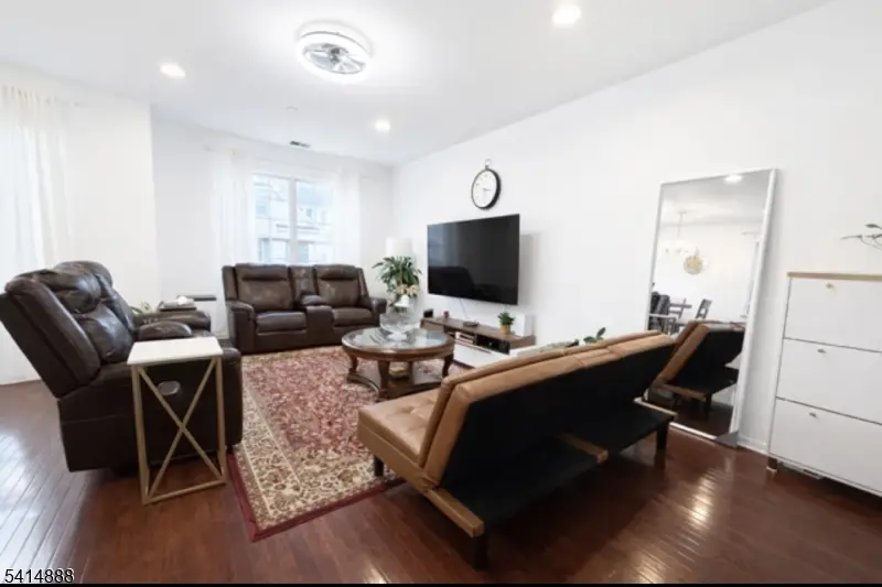 8 Swing Bridge Ln, South Bound Brook, NJ 08880 - #3