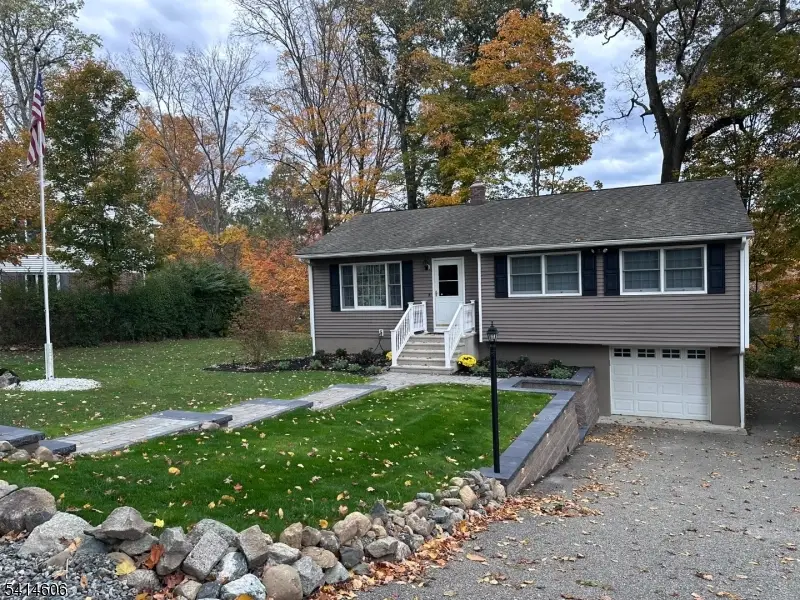 31 Weir Pl, Ringwood, NJ 07456 - #2