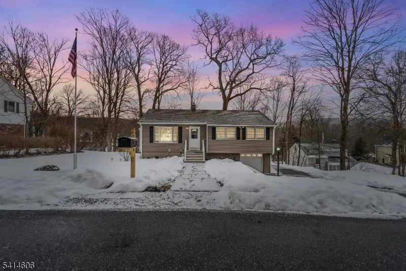 31 Weir Pl, Ringwood, NJ 07456 - #3