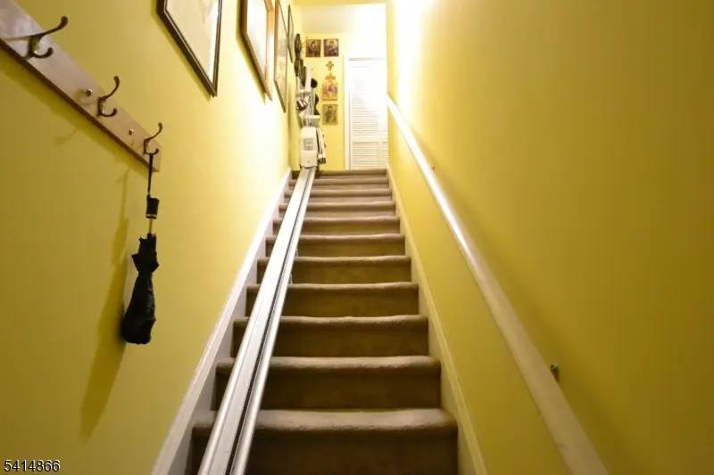 4 Chanda Ct, Clifton, NJ 07012 - #3