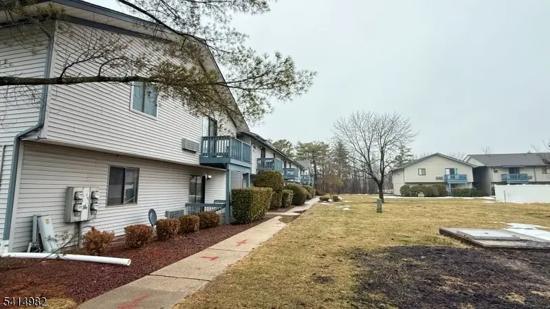 20-119 Delar Pky, Franklin Park, NJ 08823 - #2