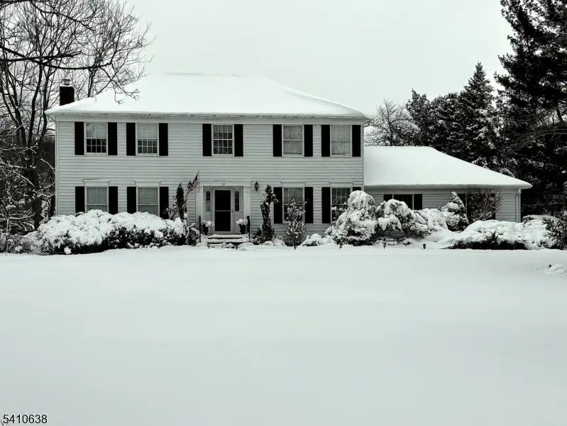 13 Grandview Cir, Raritan, NJ 08822 - #3