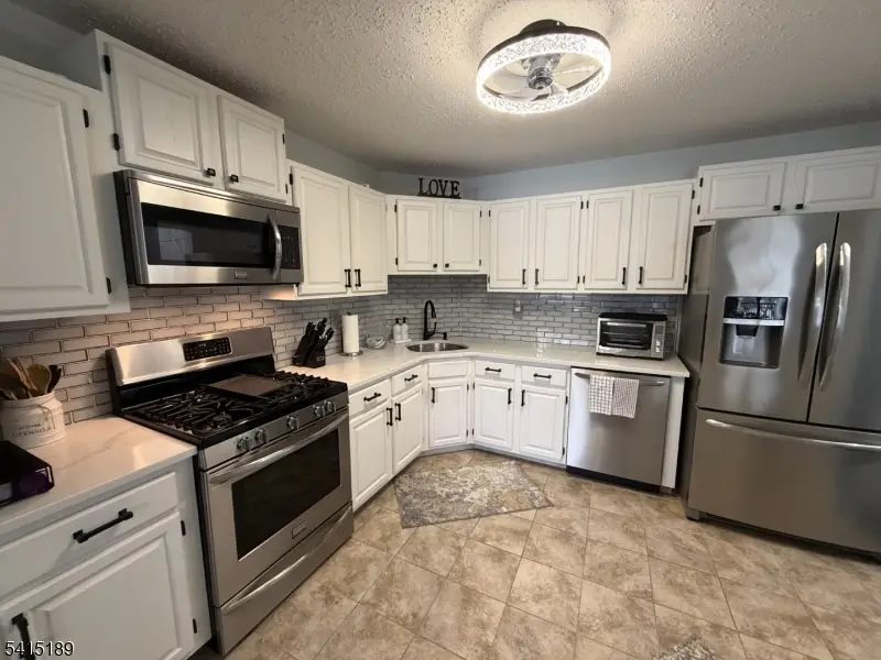 137 Drake Ln, Roxbury, NJ 07852 - #3