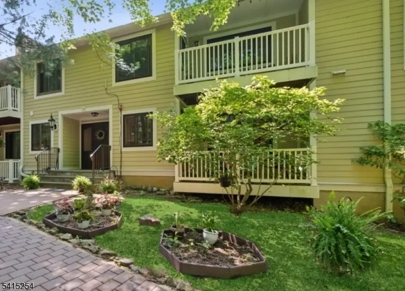 18 Foxwood Dr #H, Morris Plains, NJ 07950 - #1