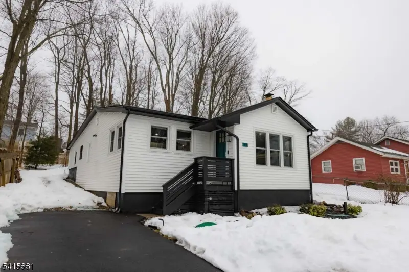 18 Lake St, Highland Lakes, NJ 07422 - #1