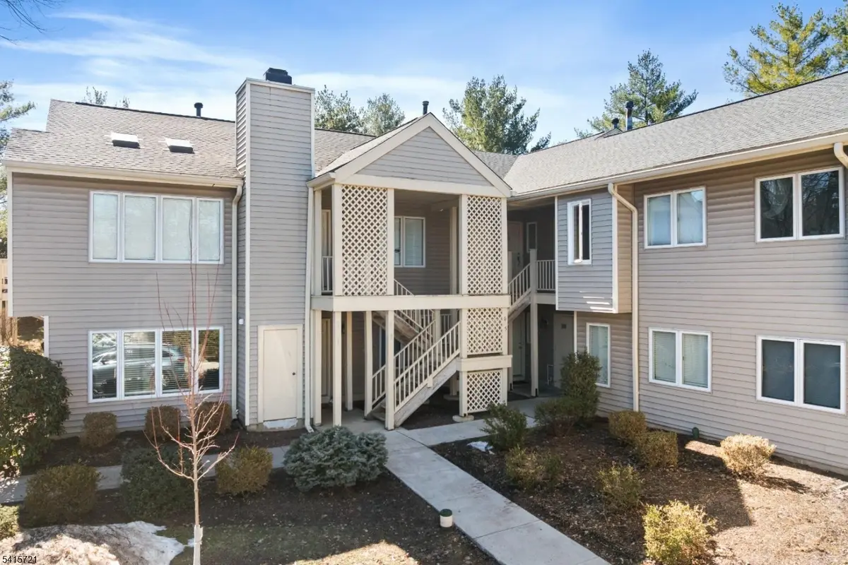 3 Augusta Dr, Clinton, NJ 08801 - #1