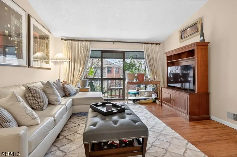 96 Crabapple Ln, Franklin Park, NJ 08823 - #3