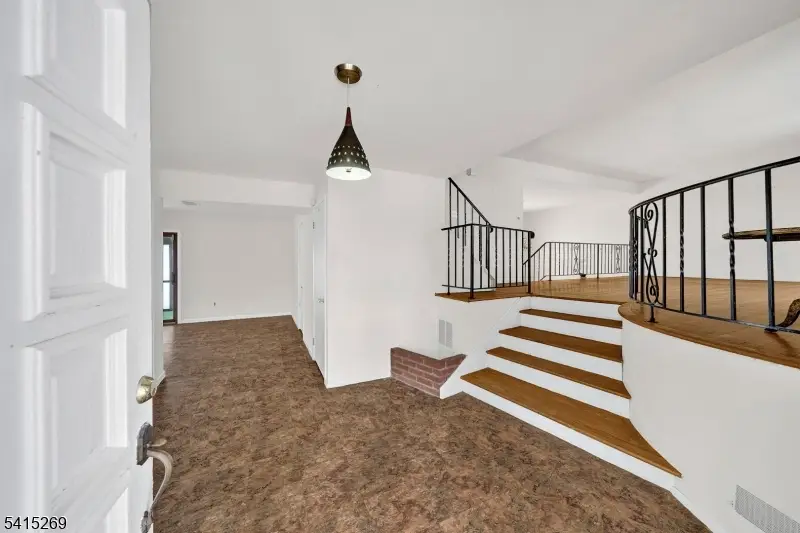 5 Forest Dr, Stirling, NJ 07980 - #3