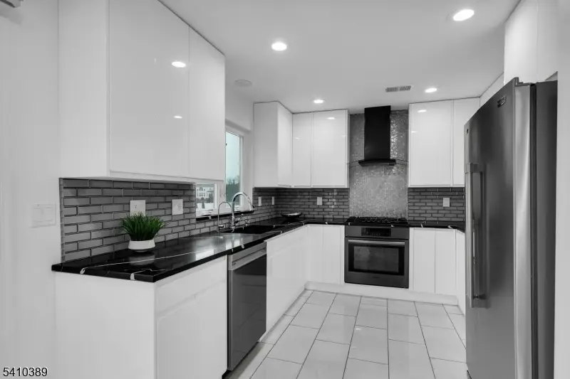 450 Vanderveer Rd, Bradley Gardens, NJ 08807 - #2