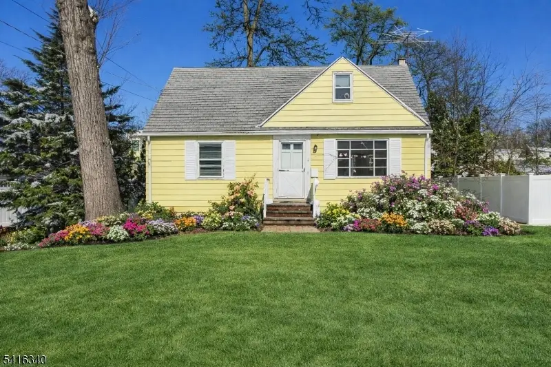 35 Beechwood Dr, Packanack Lake, NJ 07470 - #1