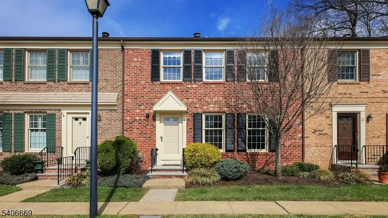 4 Cowperthwaite Sq, Westfield, NJ 07090 - #1