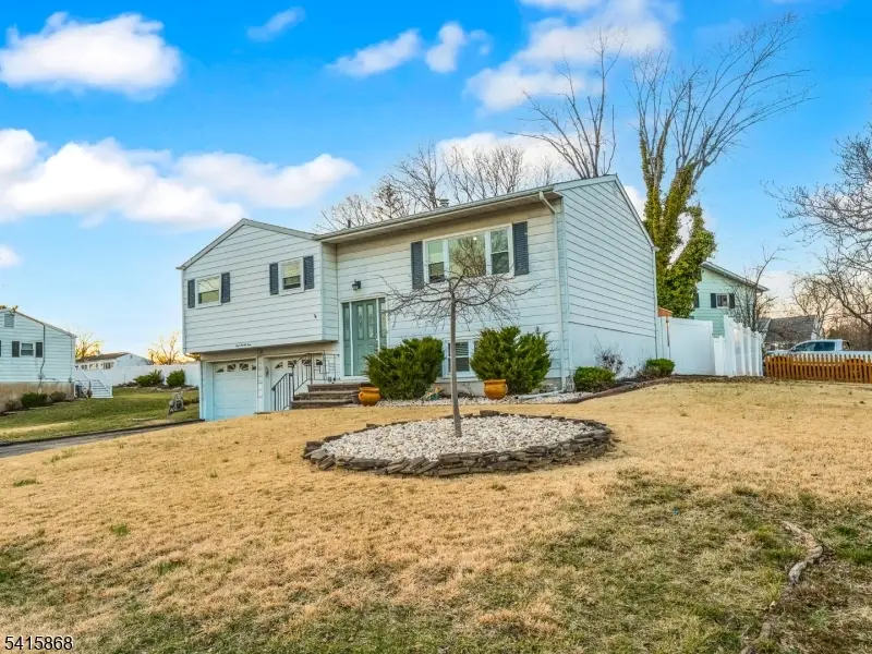 424 Rivercrest Dr, Piscataway, NJ 08854 - #2