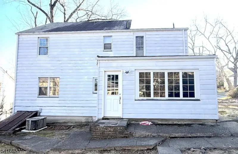 34 Howard St, Verona, NJ 07044 - #3