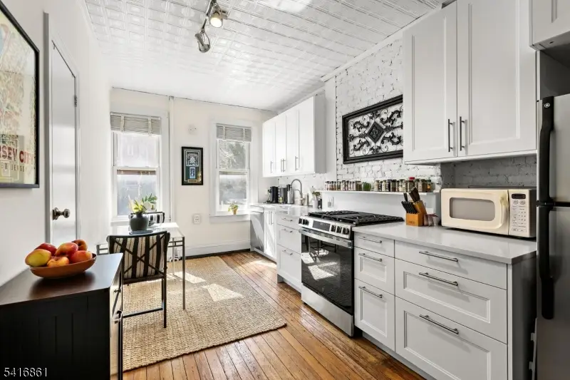 351 8th St #1R, Jersey City, NJ 07302 - #1