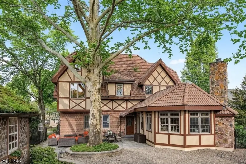 322 Aurora St, Delaware Park, NJ 08865 - #1