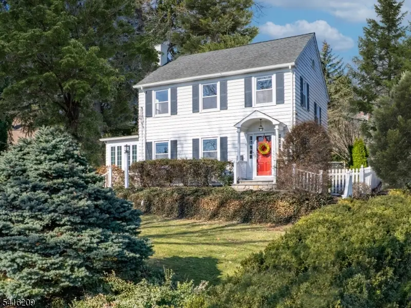 6 Edgehill Ave, Chatham, NJ 07928 - #1