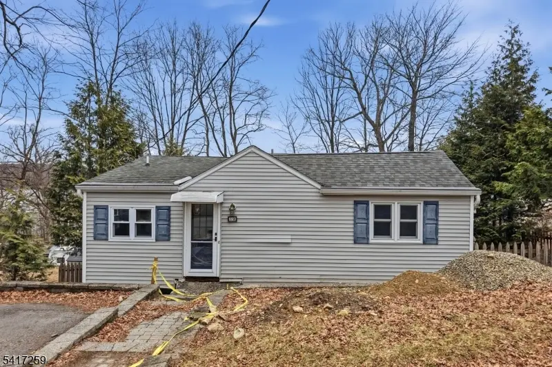 19 Sutton Rd, Hopatcong, NJ 07843 - #1
