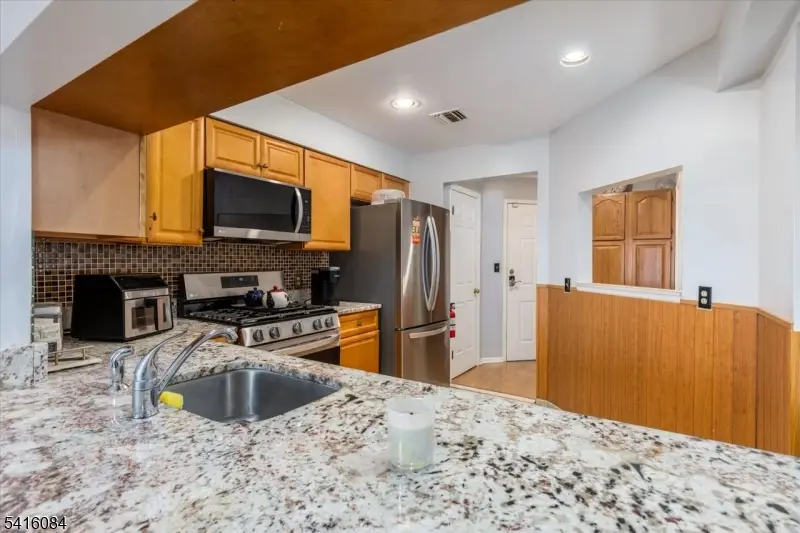 2 Crystal Ln, Paterson, NJ 07501 - #3