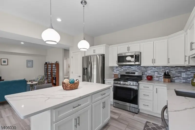 165 Lakeside Rd #8, Hewitt, NJ 07480 - #1