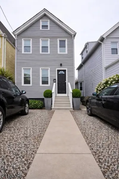 633 Thomas Blvd, East Orange City, NJ 07017