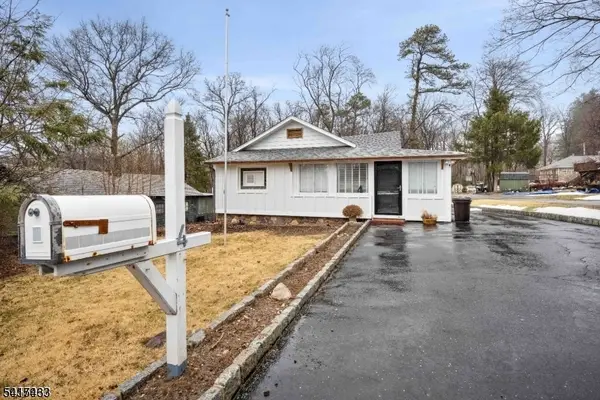 4 Dead End Rd, Rockaway Twp., NJ 07435