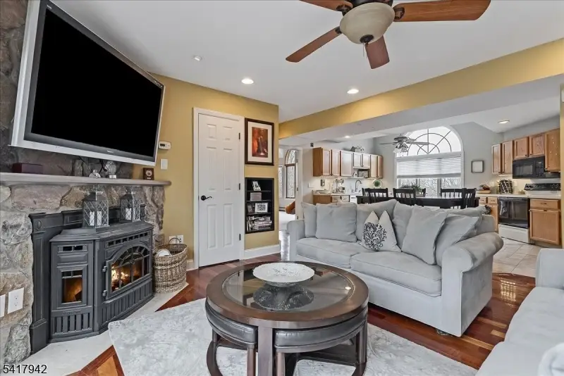 11 Joan Dr, Byram Center, NJ 07874 - #2