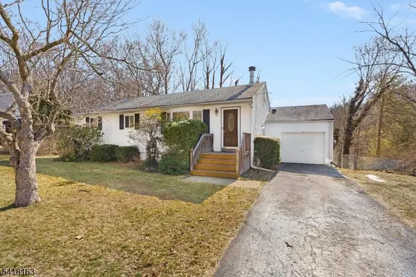 18 Kendall Dr, Ringwood Boro, NJ 07456