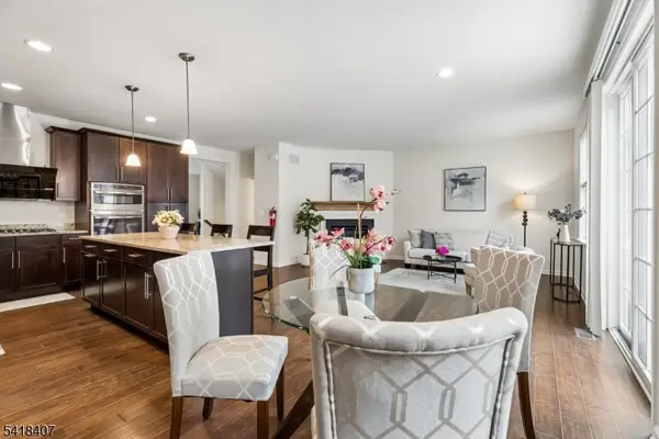 54 Carillon Cir, Livingston Twp., NJ 07039