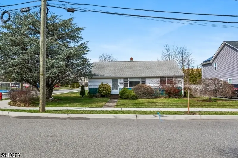 4 Oak Ridge Rd, Clifton, NJ 07013 - #2