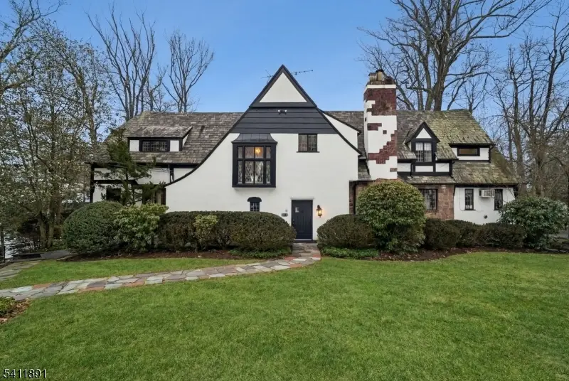 20 Barnsdale Rd, Millburn, NJ 07078 - #1