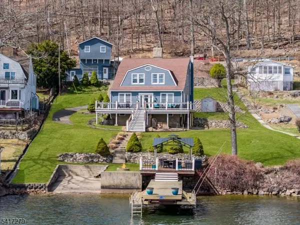 301 Lakeside Blvd, Hopatcong Boro, NJ 07843