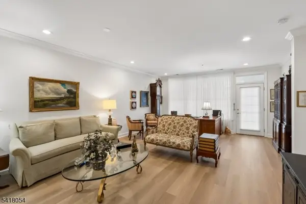 5205 Pointe Gate Dr, Livingston Twp., NJ 07039