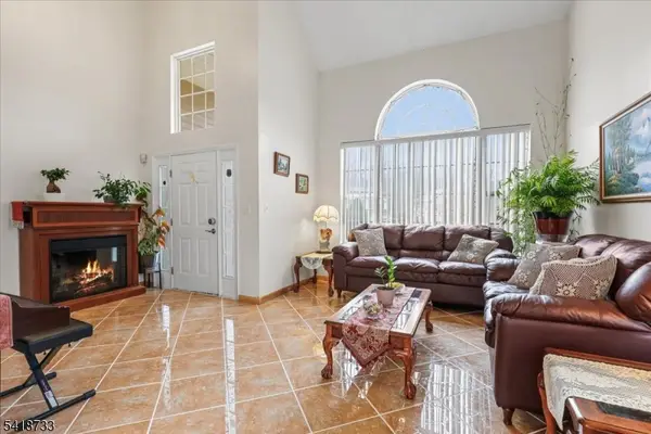 34 Gate Ln, Old Bridge Twp., NJ 08857