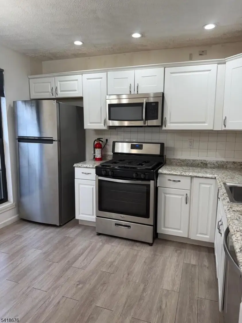 246 Hampshire Ct, Piscataway, NJ 08854 - #2