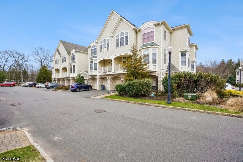 204 Edmonton Ct, Livingston, NJ 07039 - #1