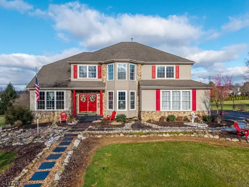 12 Foxwood Ln, Lopatcong, NJ 08865 - #1