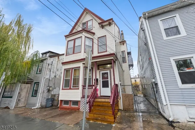 21 Olive St, Paterson, NJ 07501 - #1