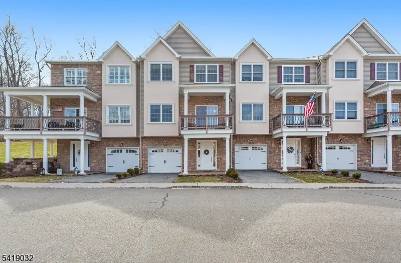 3 Brandon Ct, Butler, NJ 07405 - #1