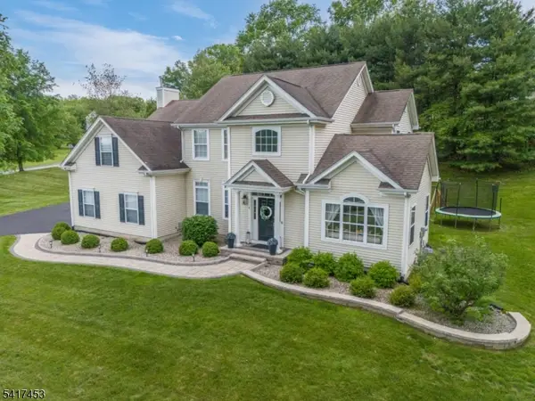 6 Columbine Ct, Raritan Twp., NJ 08822