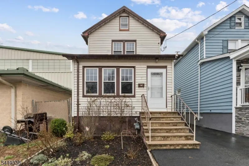 515 E Blancke St, Linden, NJ 07036 - #2