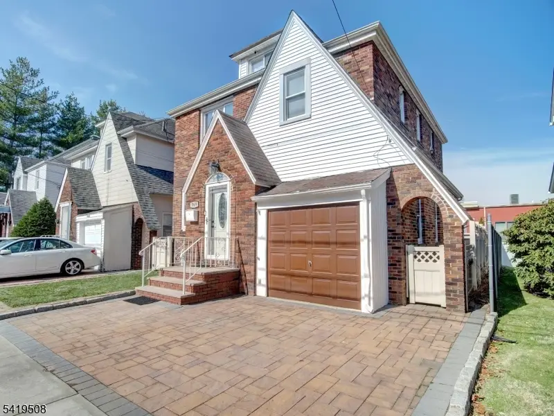 569 Monroe Pl, Ridgefield, NJ 07657 - #3