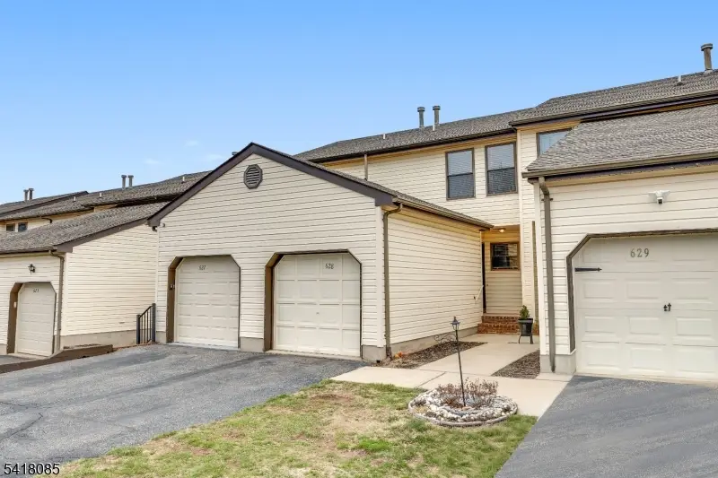 628 Almond Ct, Raritan, NJ 08822 - #1